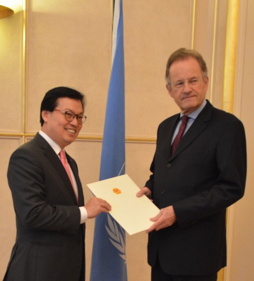 Đại sứ, Trưởng Phái đoàn thường trực VN tại Geneva trình Quốc thư lên Tổng Giám đốc Văn phòng LHQ - ảnh 1